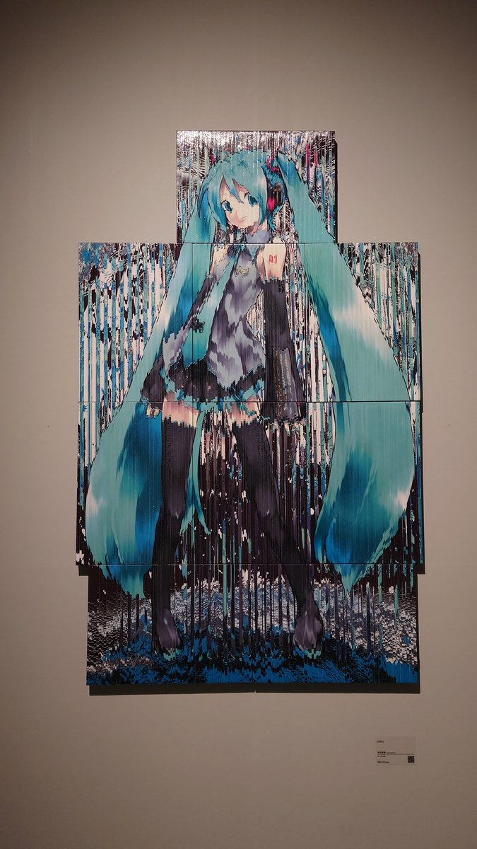 kohata421's tweet photo. 渋谷パルコの初音ミクアート展にいってました！！
柵がない分近くで見れて凄かったですー！ https://t.co/MrotYEs9oa