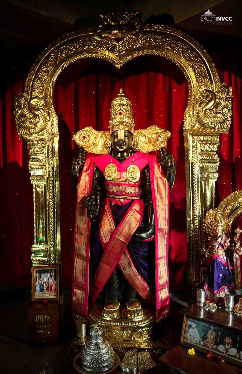 ISKCONPune's tweet photo. 🌷Mangal Arati Darshan🌷🗓23/02/2024🙏🚩@ISKCONNVCCPune🚩
.
.
#23rdfebruary #23rdfebruary2024 #ISKCONNVCC
#ISKCONPune #ISKCON #ISKCONNVCCPune #PUNE
#DailyDarshan #Friday #photographychallenge
#bestphotochallenge #BestPhotographyChallenge
#picturechallenge #photo #challenge https://t.co/pKnABP8bI1