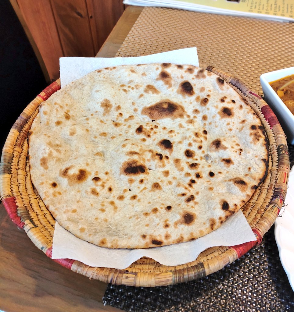 xavi_xavi_06's tweet photo. 大衡村のシャハジーさんでチキンビリヤニハーフと、ミニカレーからマトンマサラとひよこ豆マサラ🍛
単品でロティも。
あぁ~腹パンで幸せなスパイスタイム😋
#シャハジー
#SHAHJEE
#ビリヤニ
#パキスタン料理
#インド料理
#大衡村グルメ
#仙台カレーコレクション https://t.co/oIKZel5jxt