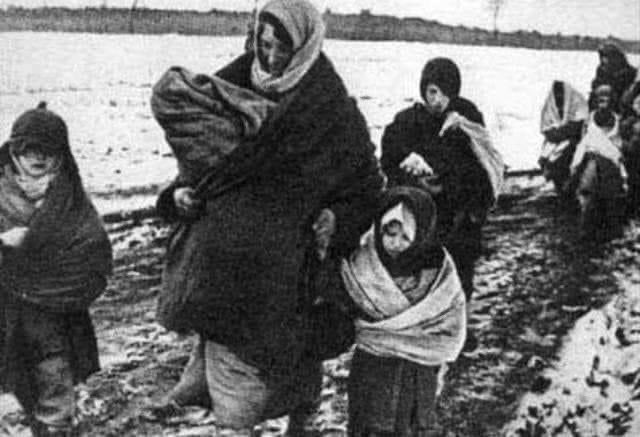 adil_turdukulov's tweet photo. Чтобы помнили. 

В период с 23 февраля по 9 марта 1944 года 496 тысяч чеченцев и ингушей были изгнаны из своих домов, погружены в вагоны для перевозки скота и депортированы в Казахстан и Кыргызстан. 

Тех, кто сопротивлялся или не мог идти, убивали на месте. https://t.co/Vf5Q4EGfVe
