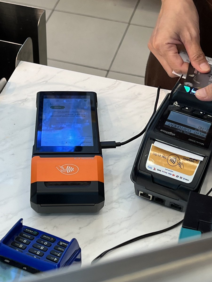 Sekarang bayar pake QRIS aja masih ditanyain “QRISnya apa?”

Ya aku jawab aja: “Ya QRIS”

Lebih menggemaskan lagi sekarang-sekarang ini kartu debit sudah support contactless dan EDCnya sudah support juga, tapi tidak ada edukasi sama sekali soal penggunaan contactless ini kecuali