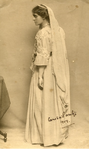My #character Diana is based partly on this #intrepid #lady from the 1890s, Cornelia Sorabji, #sari paired with ornate long sleeves. She's got to bail out her detective hubby in #thespanishdiplomatssecret #readersofig #bookishlife #booksforever #lovetoread #readingislit #Crime