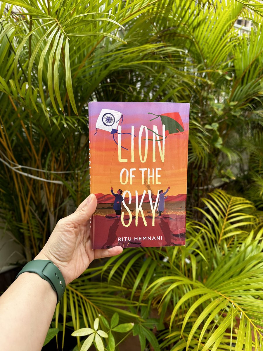 Guess what just arrived @RituHemwrites 

So when can I get my copy signed 😊🧡

And thank you @BookazineHK for the super quick delivery. 

#rituhemnani #middlegradenovel #versenovel #bookrelease #lionofthesky #partitionstories