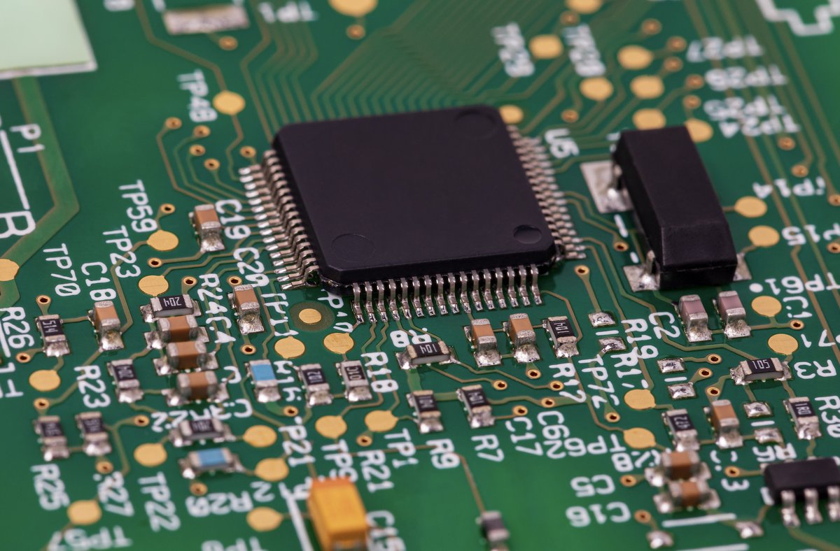WPCareySchool's tweet image. Department of State and ASU announce new initiative to build resilient international microelectronics supply chain, including the Ira A. Fulton Schools of Engineering and W. P. Carey School of Business faculty bit.ly/3uFAw3r via @asunews #Microelectronics #SupplyChain