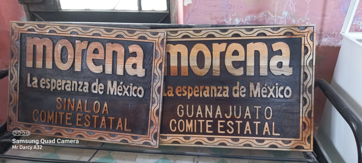 Marcoan98249691's tweet photo. Ala opinión publica. Estos DIN parte de 33 escudos de madera de cedro 
Que recibió Mario delgado y se niega a pagarme..escudos del partido @PartidoMorenaMx  viralizenlo ayudenme. Pueblo de  México. https://t.co/XrUUMLBtwv