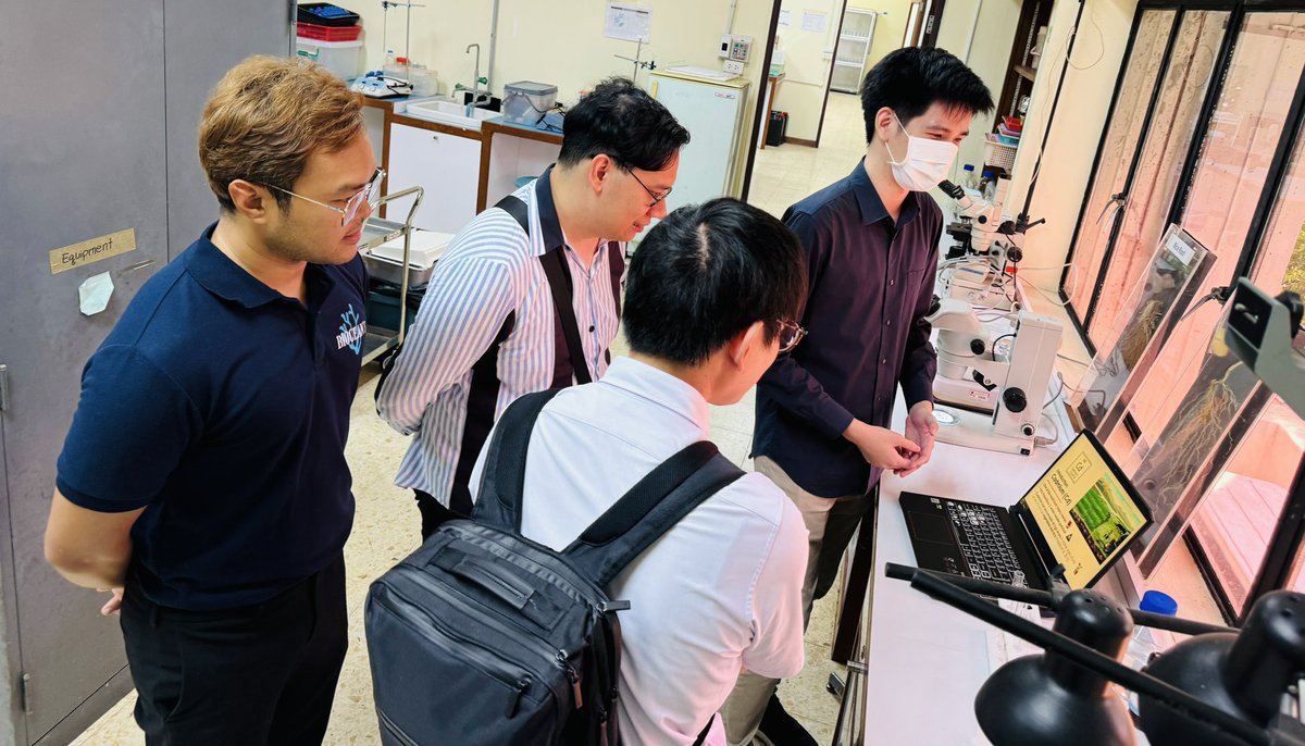 patomkhwan's tweet photo. Root lab Thailand welcomes Yasumoto sensei from Osaka University and Paskorn KMUTT.. thanks our lab members for showcasing our innovations and research for the betterment of our agriculture and the environment 😉 … #Rootingforabetterfuture #roots https://t.co/ic9NBuMqHL