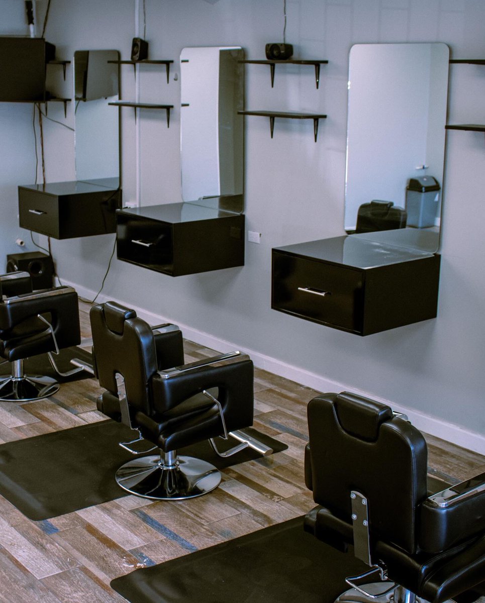 pinehilljuice's tweet photo. proud to announce the reopening of zencuts grooming🥂 
open tomorrow 9am-6pm 
just walk in
📍Black Rock Complex, St. Michael https://t.co/7RE6v5hEPW