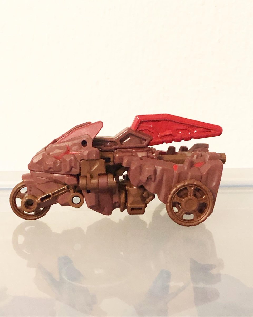 soyrapido's tweet image. Transformers Legacy United Infernac Universe Bouldercrash #bouldercrash #transformers #transformerslegacyunited #infernacuniverse #hasbro #toyphotography #toycollection