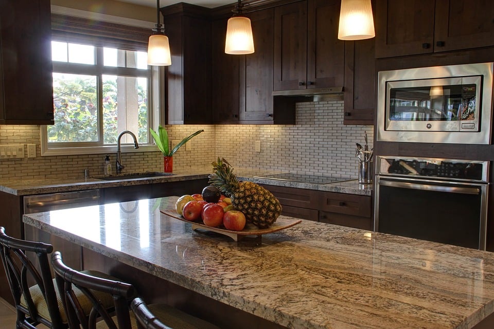 gopalangroup's tweet photo. KITCHEN DESIGN TIPS

When organizing a kitchen, think about how and where you typically use items. Store breakfast foods and bowls near the breakfast table. Keep wraps and plastic containers in one handy spot near a work surface for wrapping leftovers. https://t.co/tu5BhKoWi1