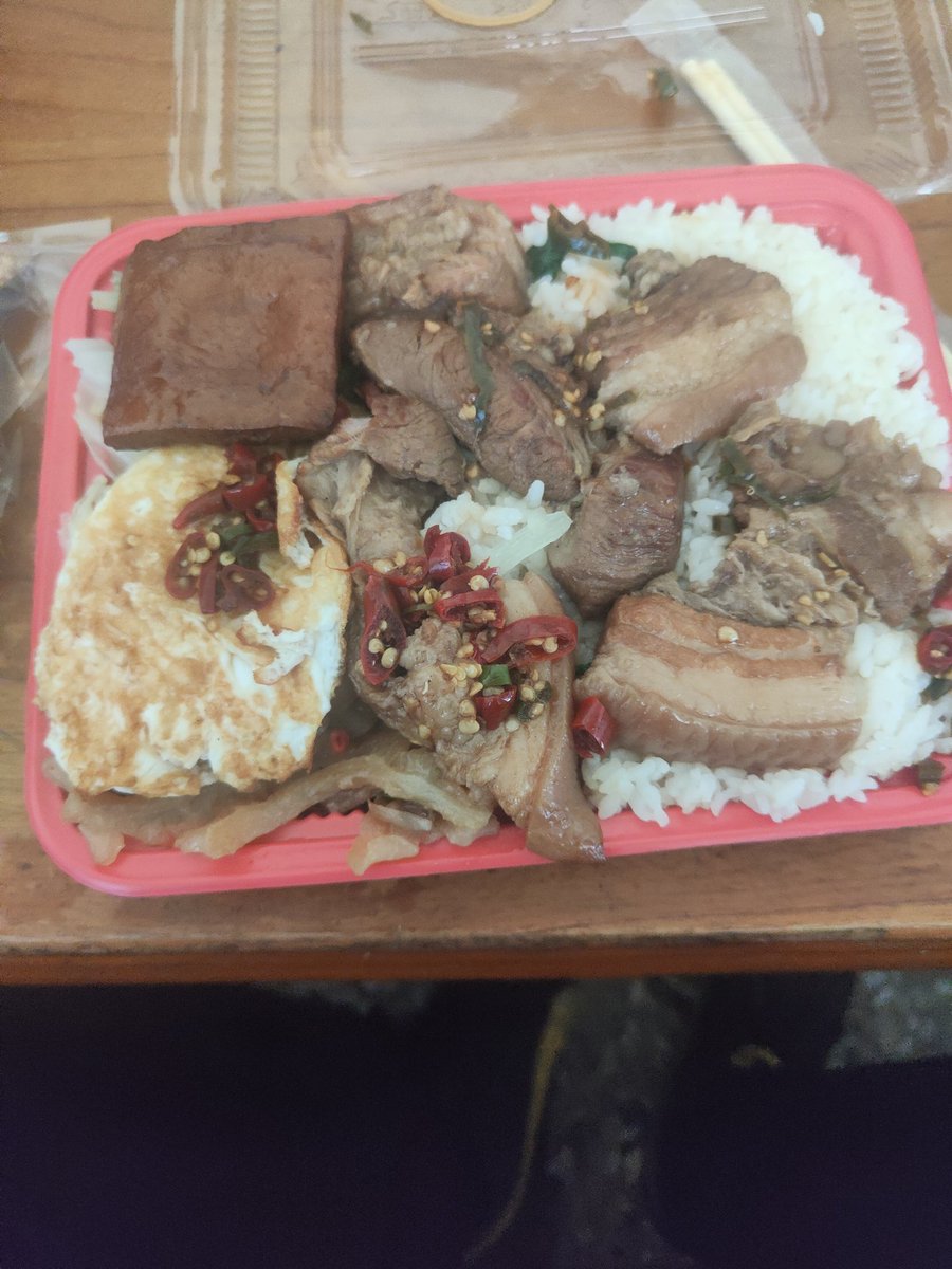 今天中餐，開動😋