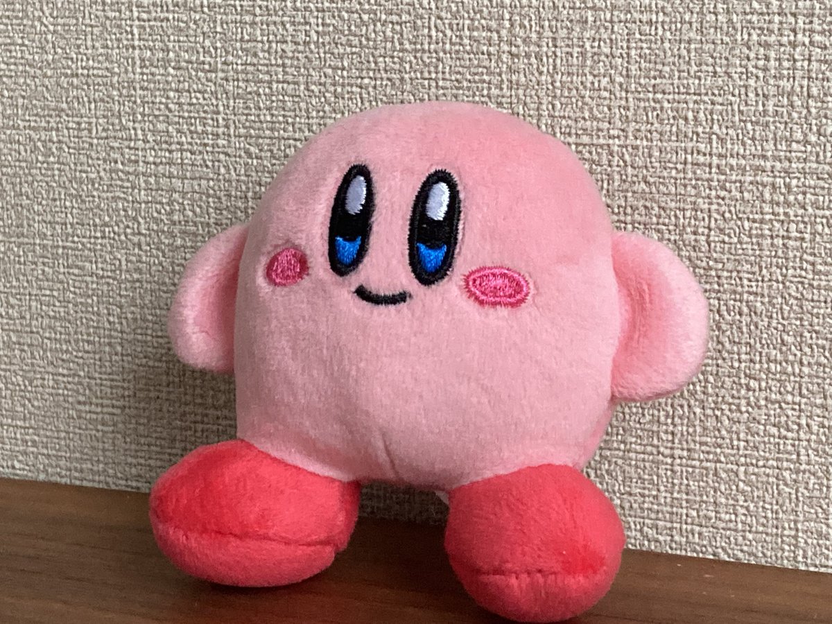 deden_nendo's tweet image. ハッピーセットのカービィちゃん
同じ顔の子2体かーって思ったら、別人だった。個体差えぐいて