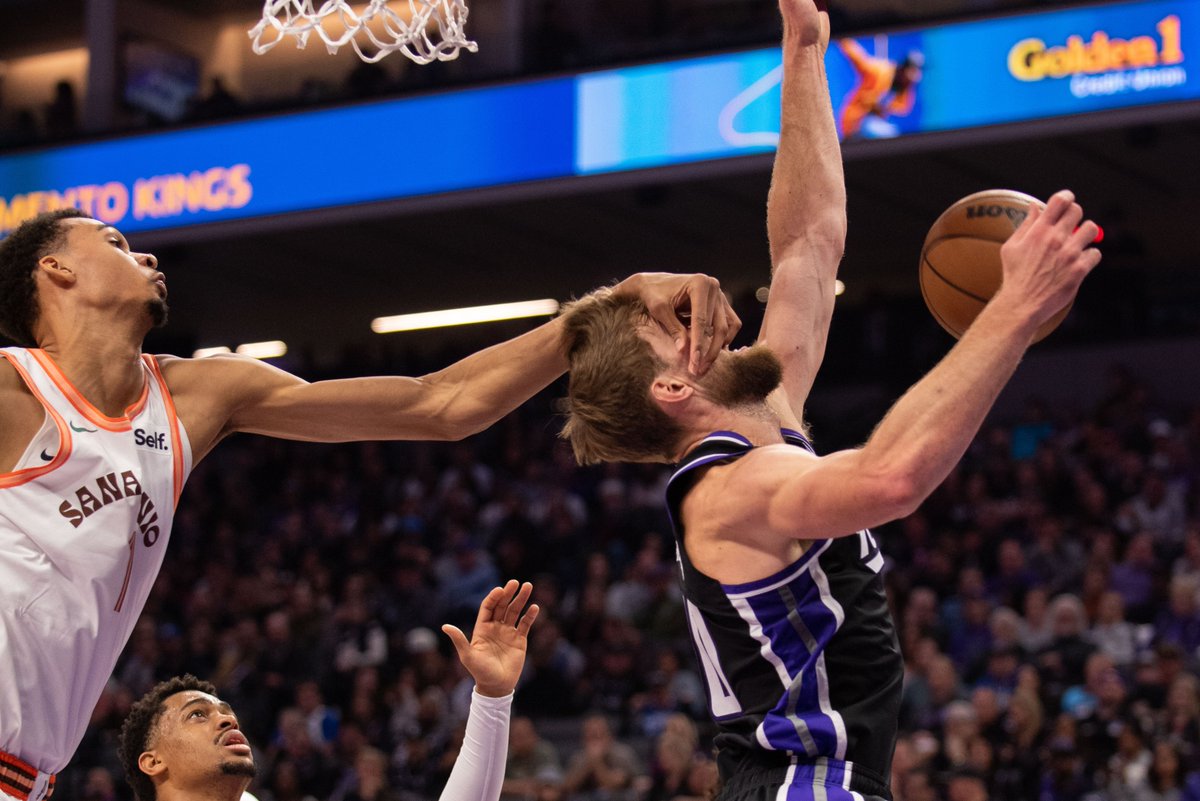 When a photo tells the story of every Domantas Sabonis game ever. 🤕