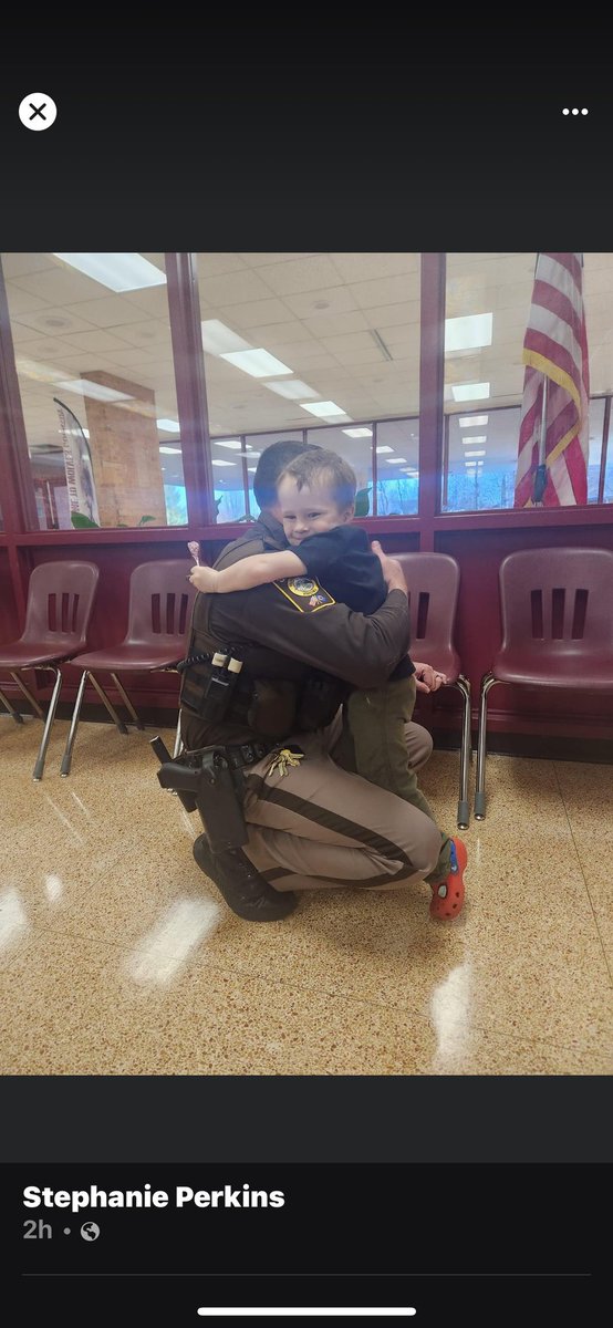DeputyCLMeyer's tweet photo. This is Master Deputy Settle at Marshall Middle School.   As you can see this young man is not a Middle Schooler.  MDS Settle has built a relationship with him as he drops off his older sibling.   This is what good SRO's do, build relationships with thier students and community. https://t.co/yWPTJsHKGh