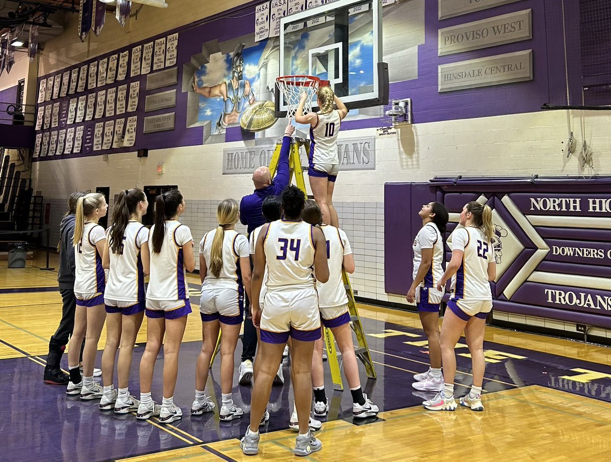 @LadyTrojanHoops Regional Champions! @WeAreDGN @IHSA_IL