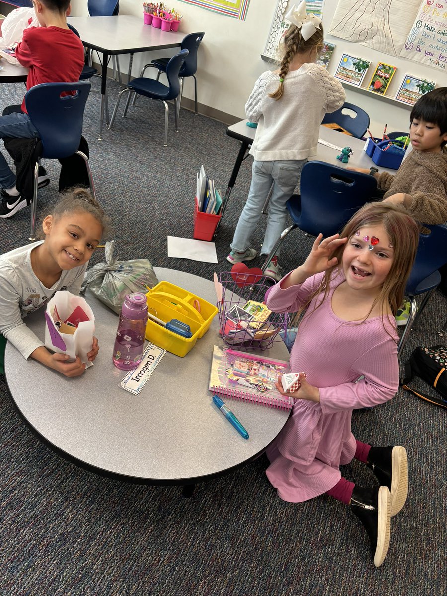 Miss Rogers' Second Grade Class tweet media