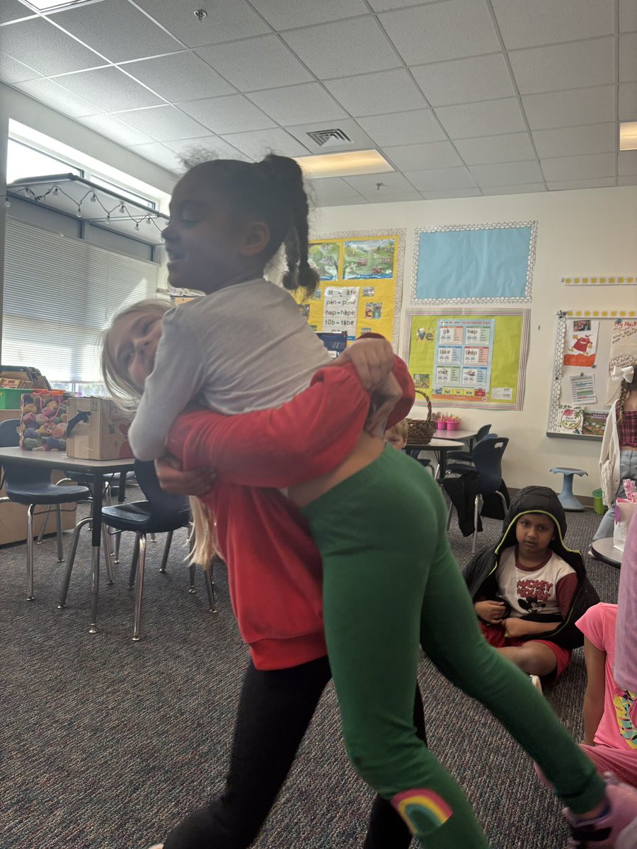 Miss Rogers' Second Grade Class tweet media