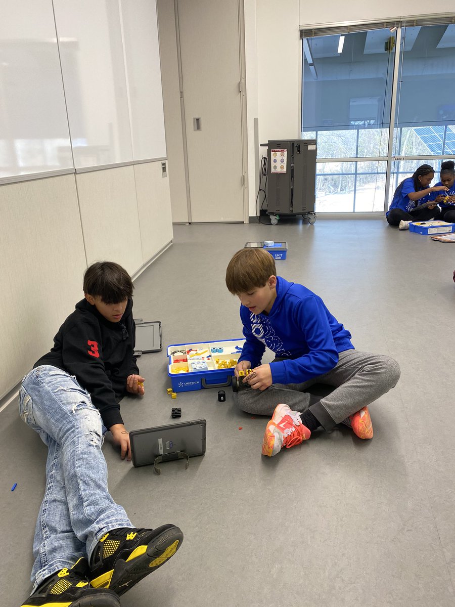 MrsKobernat98's tweet photo. 6th Grade at STEAM! https://t.co/1w7JD8LraS