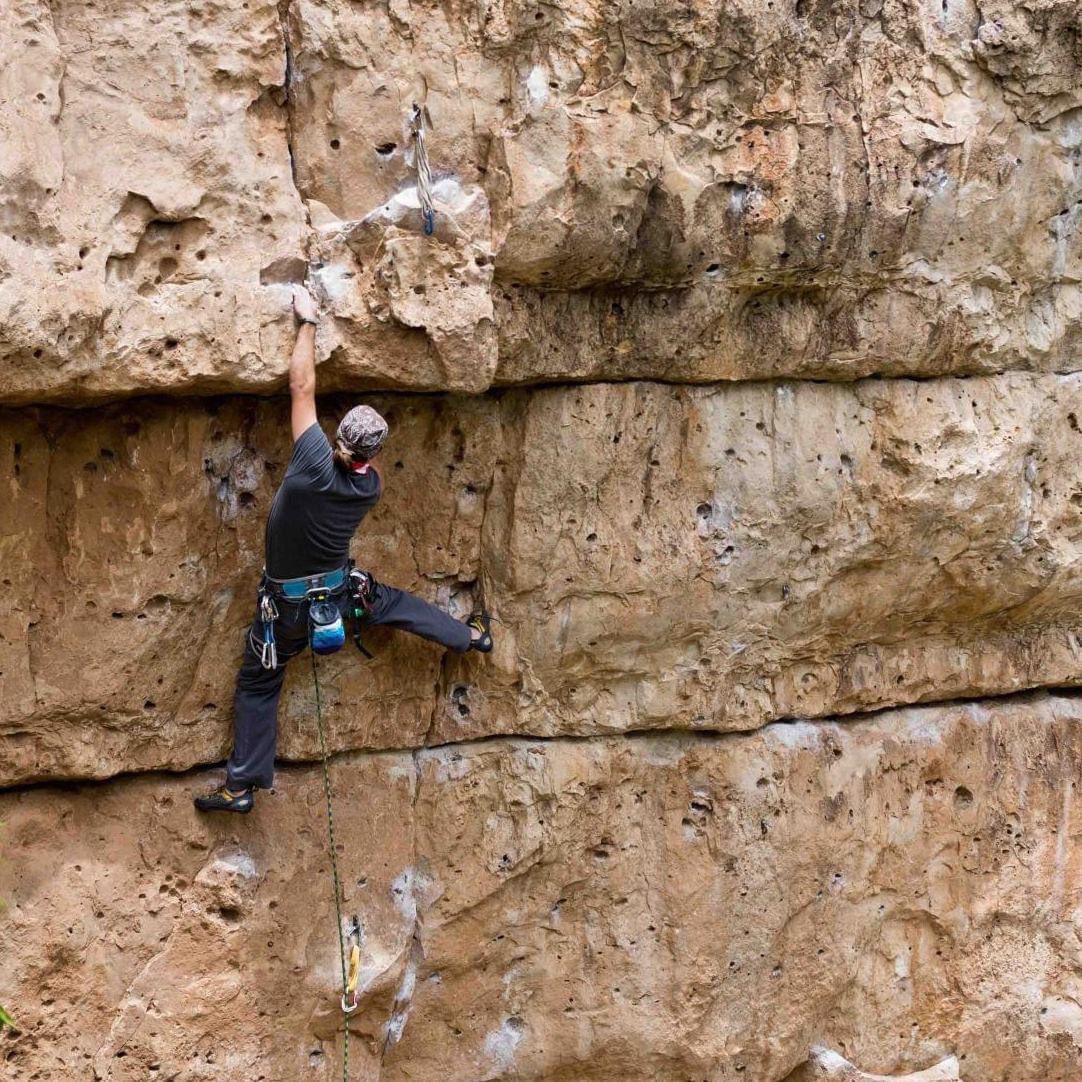 Another TBT: Dropping my knee to get those extra few inches! 5.10c Jack’s Canyon, AZ backintheday!