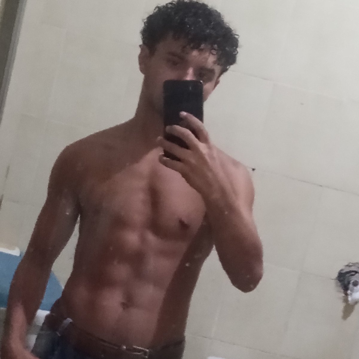 Giovani tweet media