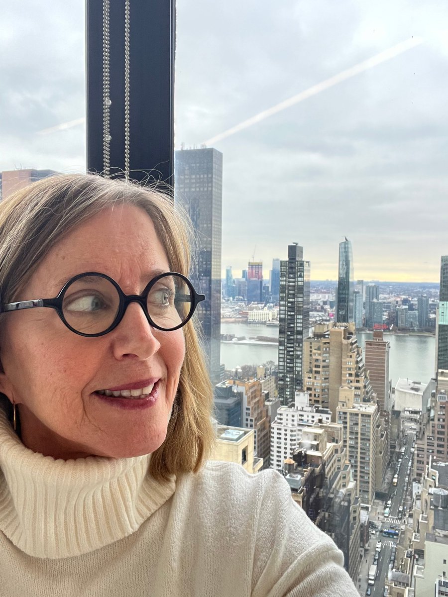 Greetings from the Smuggling Nun NYC corporate headquarters in midtown. THANK YOU to my benefactors (you know who you are!) for the hot desk (office) with views for miles. Lucky Nun!

#SmugNun #smugglingnunirishpoitín #poitín #irishpoitín #newyork  #smugglingnun #drinkresponsibly