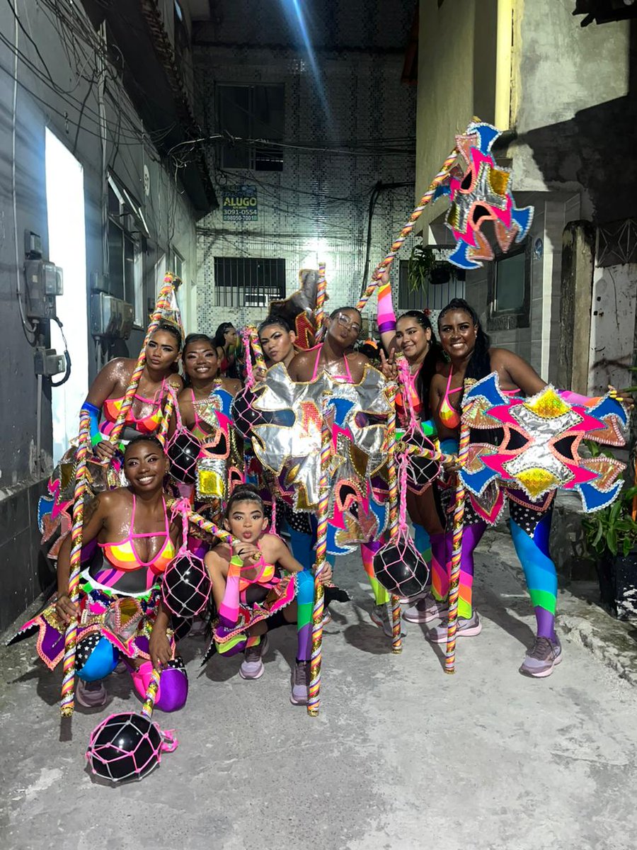 EricaHenrique8's tweet photo. Família é aquele grupo de pessoas com quem você se sente verdadeiramente em casa, que você pode ficar à vontade para ser você mesmo e não ter que se adequar a exigências absurdas. Família é espírito! https://t.co/3bebodgOoS