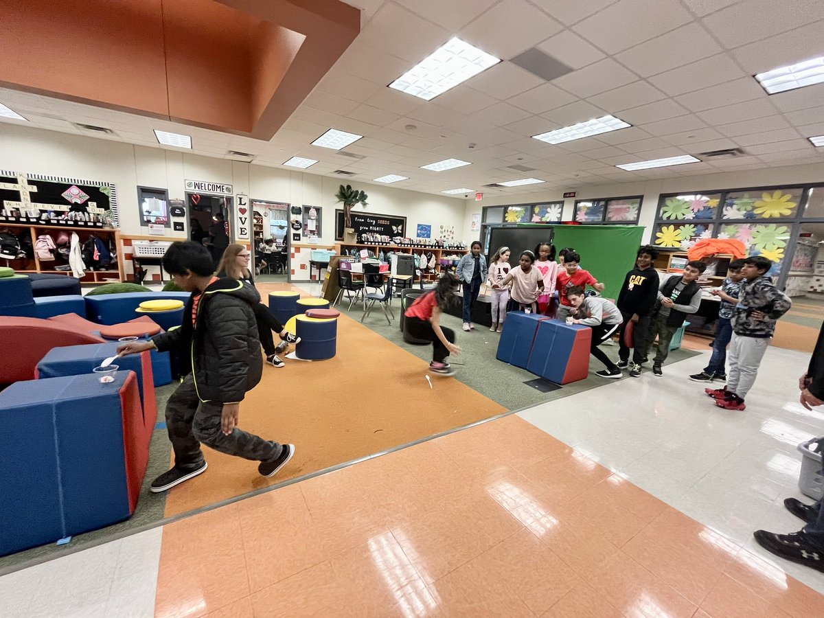MsKalra's tweet photo. Capturing the joy of today's Valentine's Day party 🎉 @McSpeddenES https://t.co/P4tJWuEg18