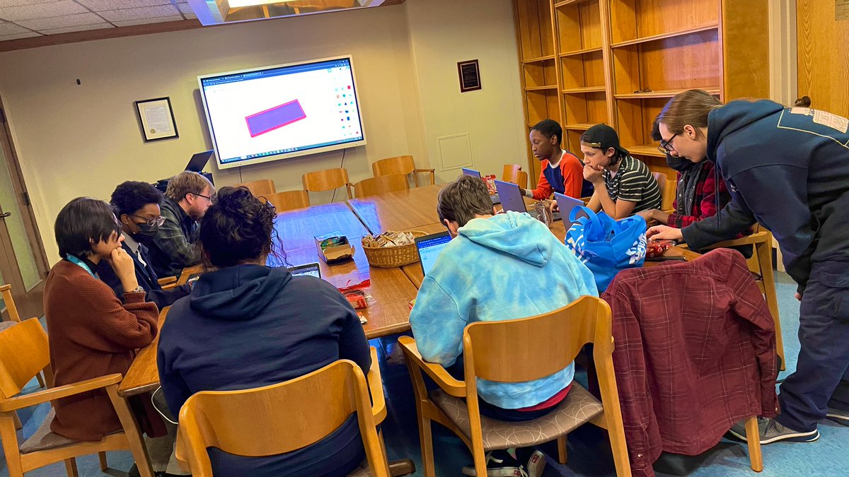 StratfordLib's tweet image. Happening now: A hands-on introduction to @tinkercad, led by teen #uCreate volunteer Baylen! Participants are using Tinkercad to design custom name tag keychains, which will be 3D-printed in our uCreate Space. #CAD #Tinkercad101