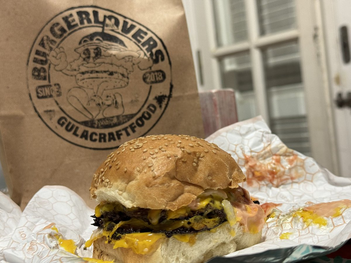 canteli_lorenzo's tweet photo. Se suma al listado Gula Craft Food!
Muy buenas…estilo americano (según sus dueños todo hecho por el mismo emprendimiento…pan…carne…topings..etc)
Sus dueños? Los Hermanos Morelli que habiendo abierto Gula en San Justo…decidieron poner otro local aca! https://t.co/EYsoF3nJxO