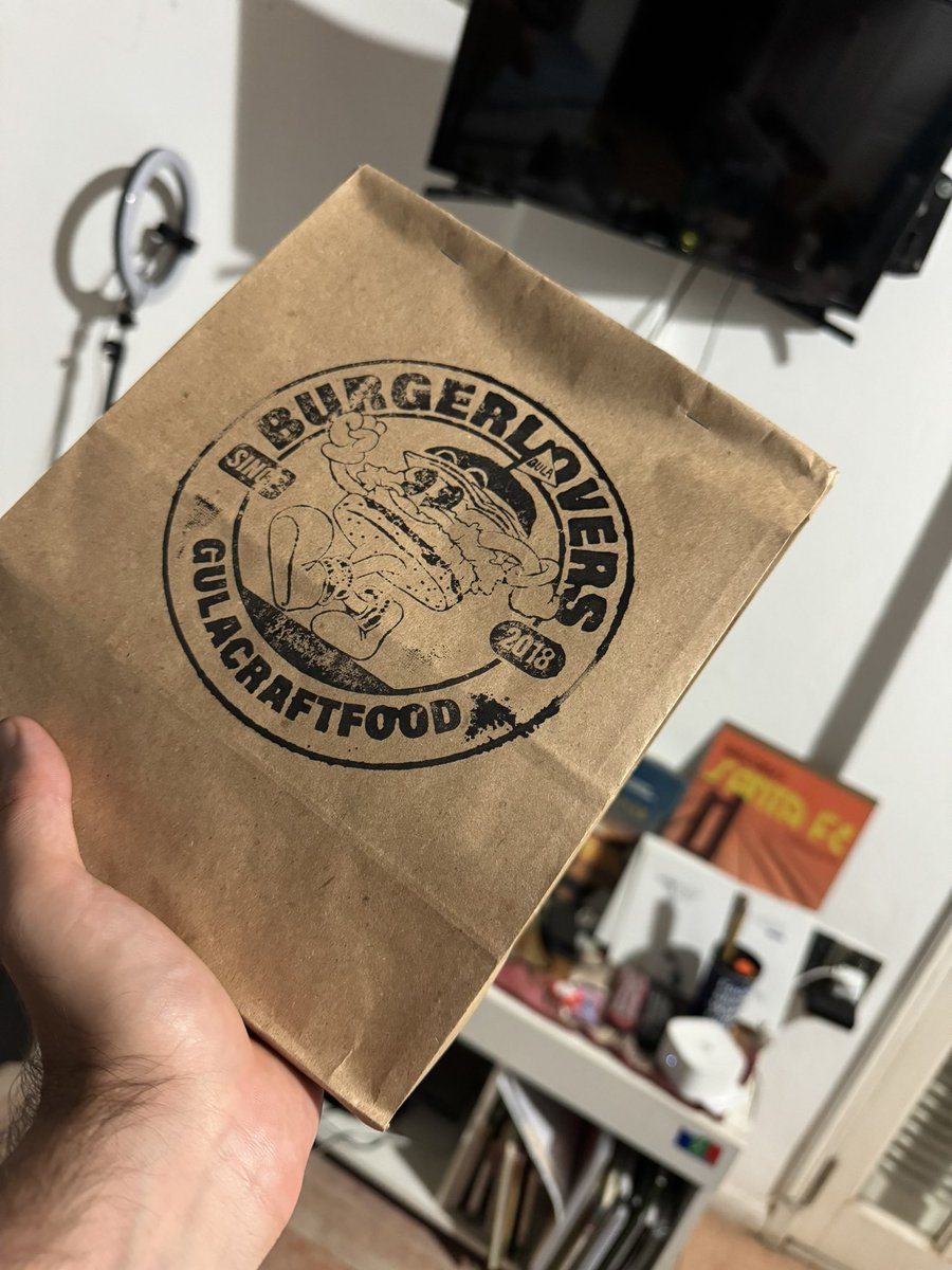 canteli_lorenzo's tweet photo. Se suma al listado Gula Craft Food!
Muy buenas…estilo americano (según sus dueños todo hecho por el mismo emprendimiento…pan…carne…topings..etc)
Sus dueños? Los Hermanos Morelli que habiendo abierto Gula en San Justo…decidieron poner otro local aca! https://t.co/EYsoF3nJxO