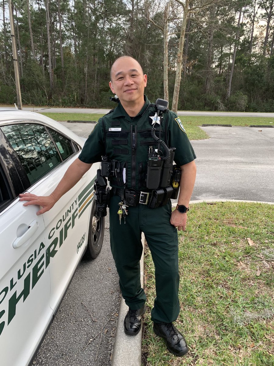 hmseaglesFL's tweet photo. We want to take time to recognize Deputy Dang and say thank you in observance for National School Resource Officer Day.  Deputy Dang, we appreciate having you as part of the Heritage Family. ⁦@NickFidance⁩ ⁦ https://t.co/agzShbQRPe
