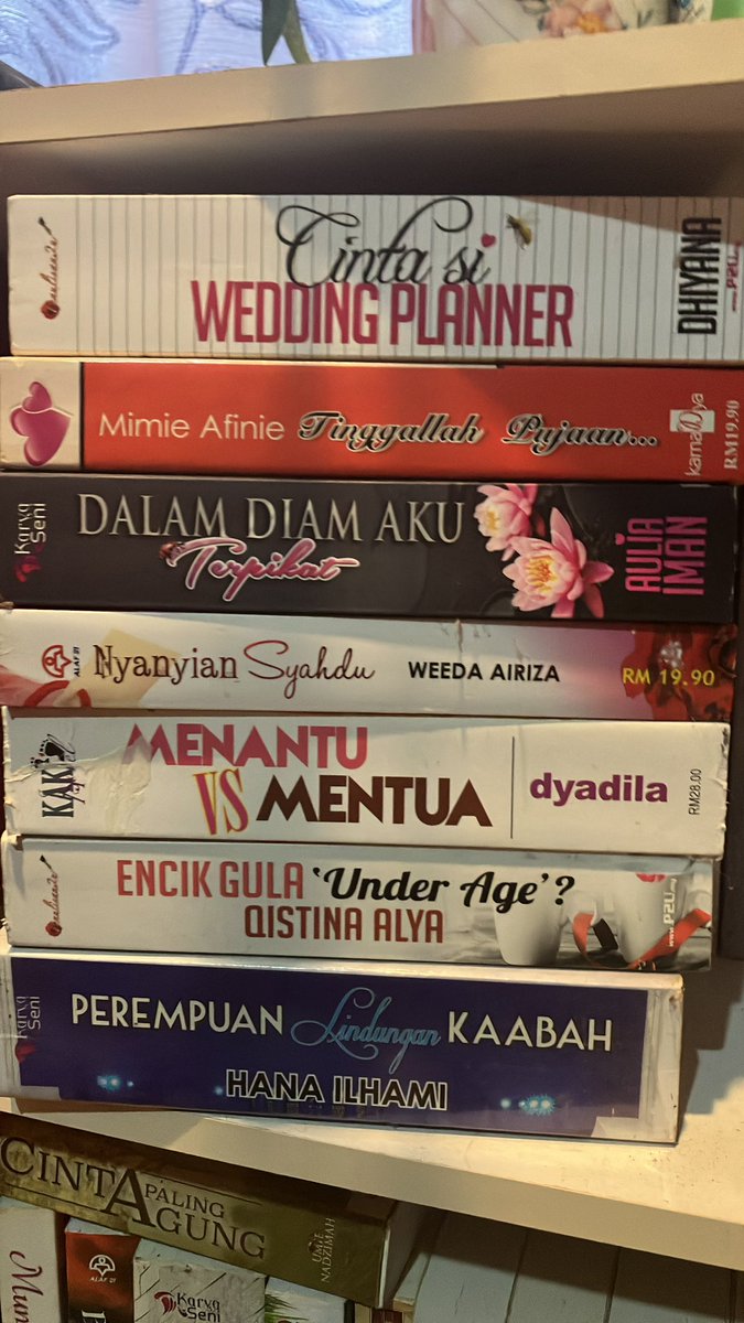 seketulsarah's tweet photo. Sarah’s preloved novel 💅🏼

Hi everyone! I ada buat some preloved hehe. Price range between RM10 - RM19 je. Helps me to retweet this thankyou 🫶🏻 https://t.co/bixx4hxe6c