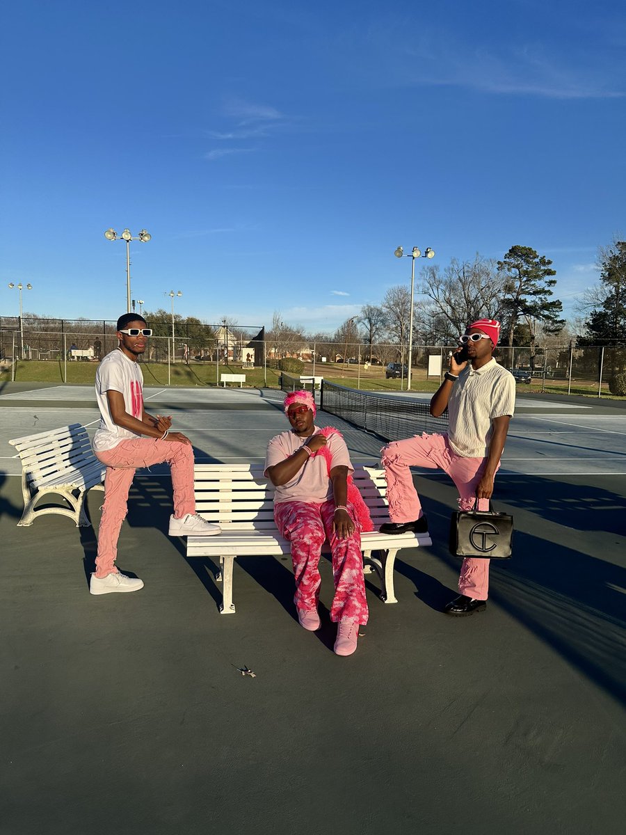 Diornas__'s tweet photo. Pink affair 🎀 : Gentleman’s brunch 🥂  #blackfashion 
#aesthetic  #HBCU https://t.co/nzZLK6Lved