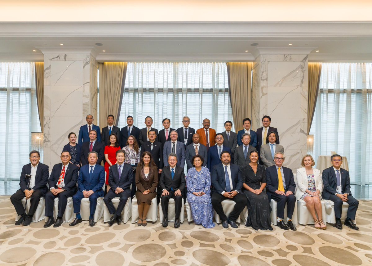 Honourable Liew Chin Tong, Deputy Minister of Investment, Trade and Industry of Malaysia with ABAC Members after the Opening Ceremony of the First APEC Business Advisory Council (ABAC) meeting of 2024 in Kuala Lumpur, Malaysia.