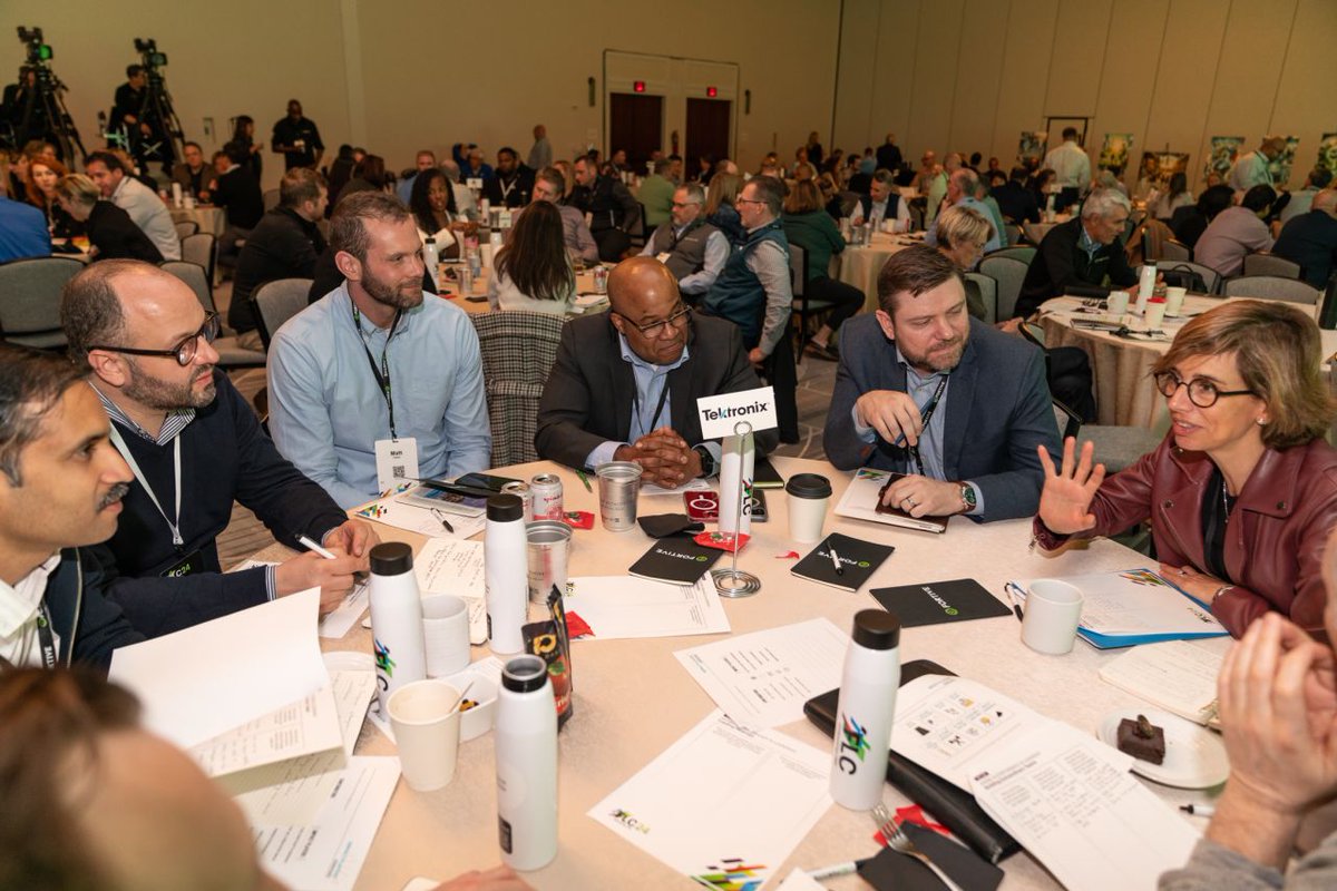 tektronix's tweet image. Leaders across @FortiveCorp came together at the Fortive Leadership Conference this week to learn best practices &amp;amp; start on the path to continuous improvement for the year ahead, strengthening relationships across #Fortive operating companies. #Tektronix #ForYouForUsForGrowth