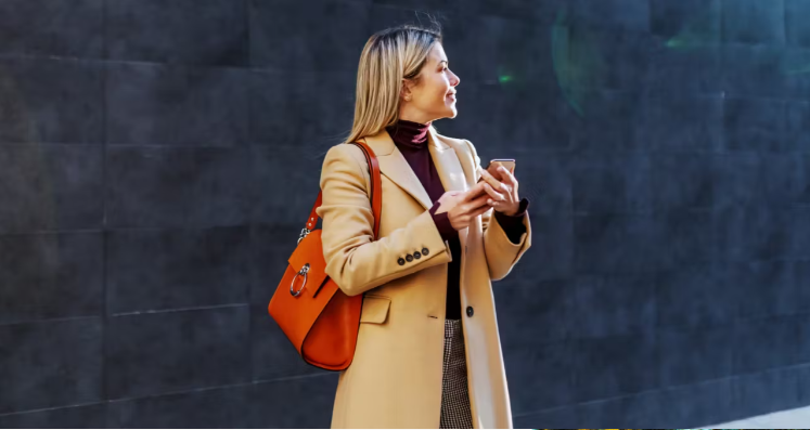 TriciaManning's tweet photo. You CAN be a #CX hero! What myths are holding you back from heroic #CX? @Verint #Digital #VoiceoftheCustomer #CustomerService #Seamless #Data #Loyalty #CXAutomation #Automation #NoSilos https://t.co/MLGtW63rqX https://t.co/gCxqYrtQRz