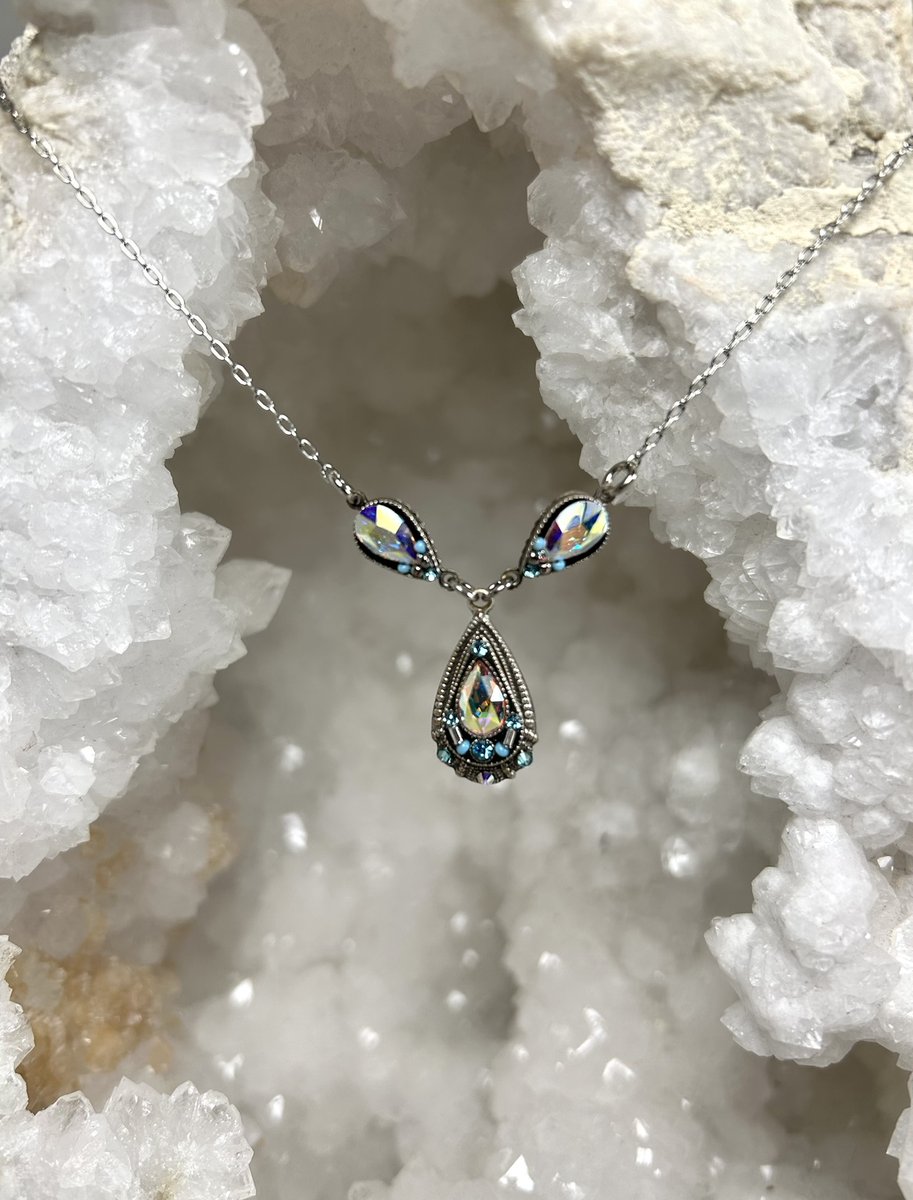 Treating ourselves after the holiday season with @fireflymosaicsjewelry 🩵 We have plenty of gorgeous new pieces to finish off any look, make sure to check them out! 💍

Shop here! l8r.it/ZhxL