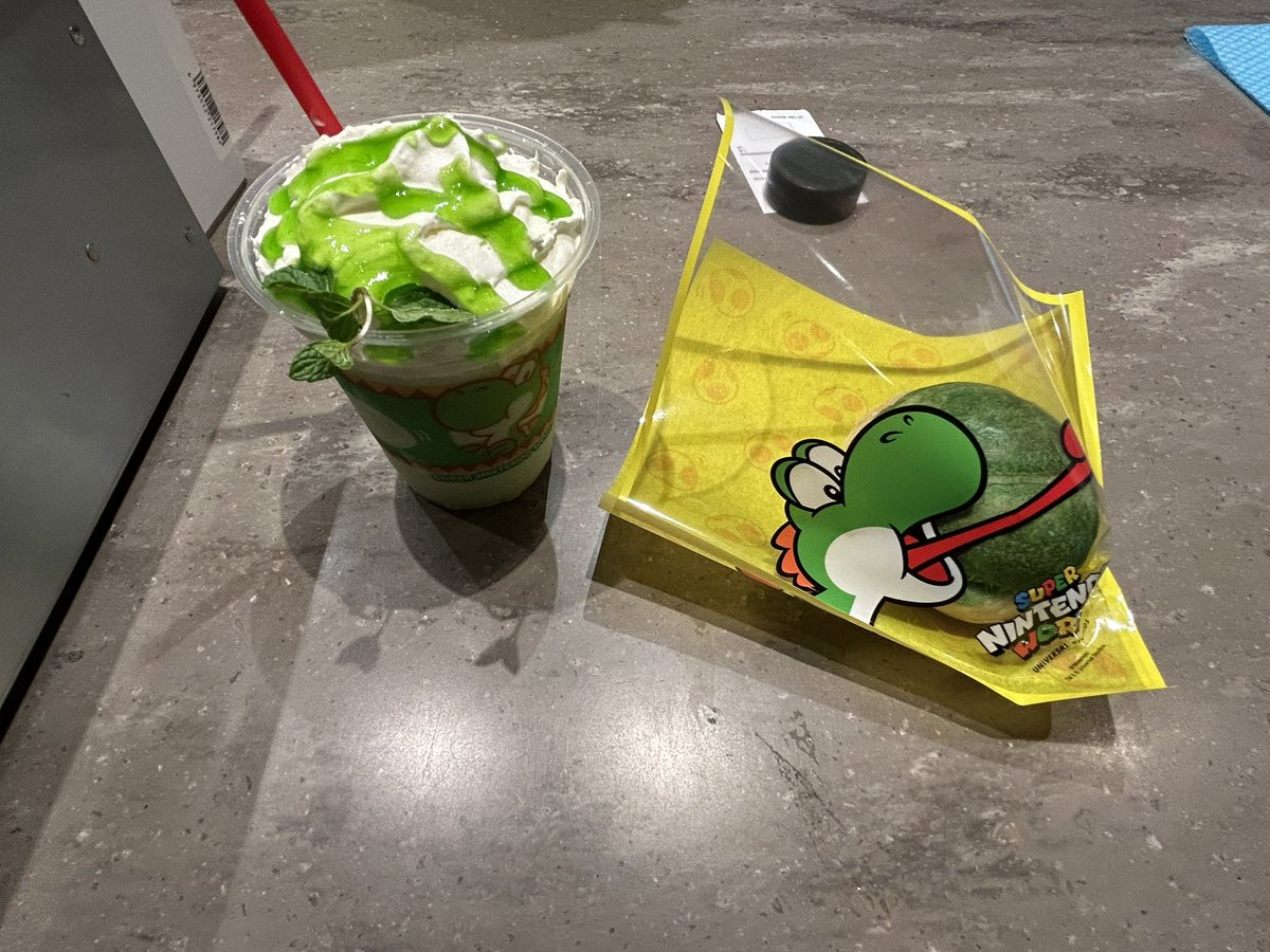 RyanDrayson's tweet photo. Day 4 (Feb. 15) - a thread (6/6)
Finally, coffee from a vending machine, “breakfast” on the go, lunch and dinner. https://t.co/tmDU67i7qF