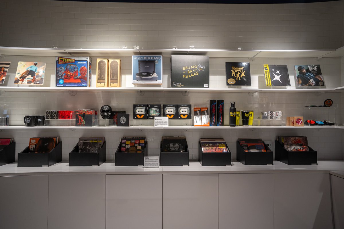 MassAppeal's tweet photo. Pieces from coast to coast π
The #HipHopTilInfinity LA gift shop is open to the public - no ticket is required to stock up.
π₯ 6400 Sunset Blvd, Los Angeles, CA.
#HHTI #LosAngeles #CaliforniaLove #WestCoast https://t.co/uVHjTOZMjw