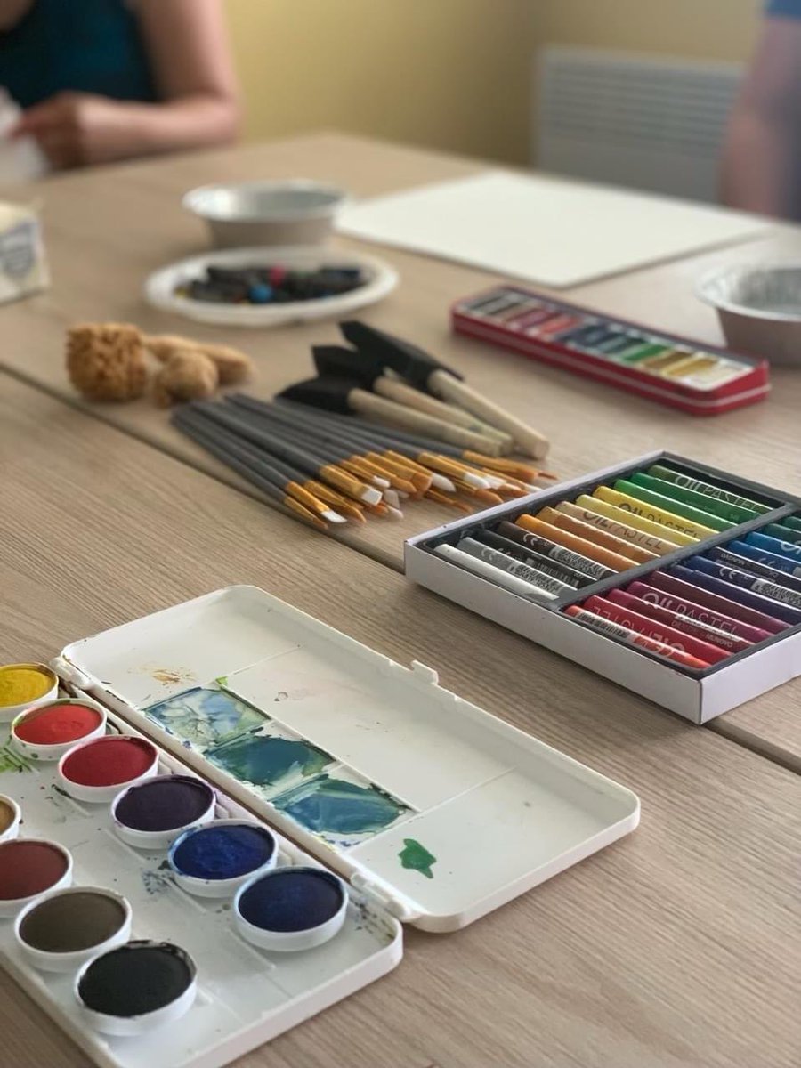 JHHospice's tweet image. #DYK we offer complementary therapies, like art therapy, to our patients? Complementary therapies can help with pain &amp;amp; symptom management, aid in psychosocial care &amp;amp; offer a creative outlet for those who participate.
#ComplementaryTherapy #ArtTherapy #EndOfLifeCare #HolisticCare