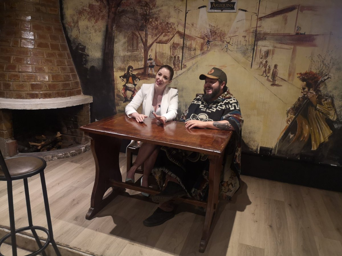 LlamingoE's tweet photo. YA ESTOS CON LA ASAMBLEÍSTA MÓNICA PALACIOS.

Pilas #llamingos ya nos encontramos con la asambleísta de la @RC5Oficial @MoniPalaciosZ para conversar sobre la Ley #IVA y las polémicas reformas al #COIP que supuestamente buscan regresar al @MashiRafael al Ecuador. Acompáñanos, estamos en vivo ⤵️ https://t.co/8Lb0oc8y8O