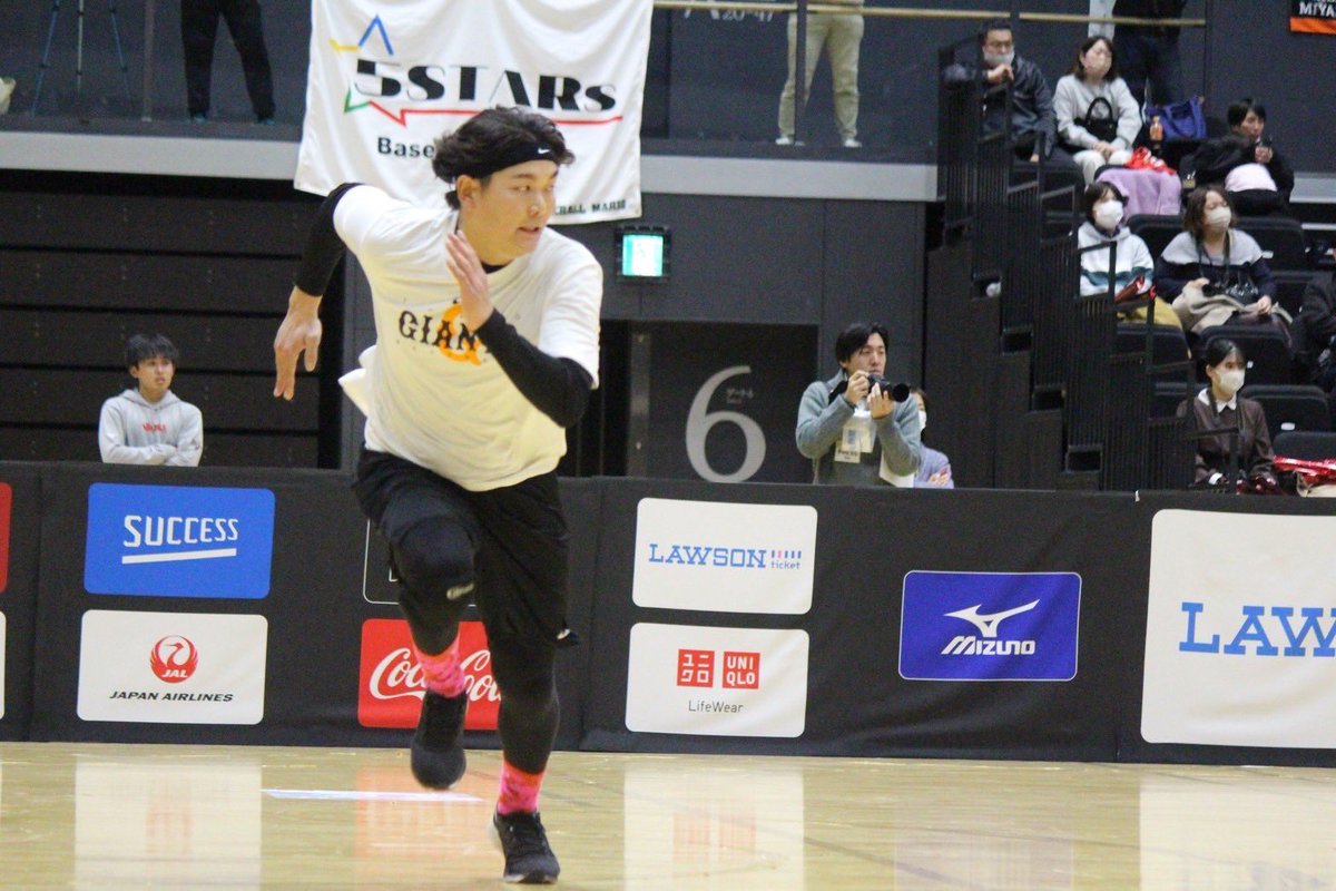 B5JPN_official's tweet photo. 侍ジャパン チャレンジカップ
第1回 Baseball5 日本選手権

【オープンの部　第四試合】
五つ星　@baseball5STARs 
(埼玉県上尾市)
ーーーVSーーー
GIANTS  
(東京都千代田区)

<勝者>
GIANTS
2-1 (1-3, 11-2, 8-5)

#B5JAPAN
#Baseball5
#ベースボール5
#横浜武道館
#侍ジャパン
#WBSC https://t.co/uTxDXqYtzF