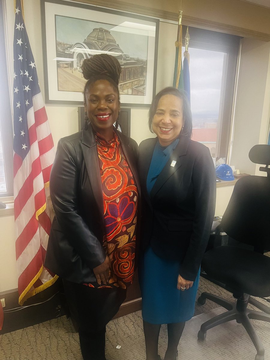 Great meeting today with Tacoma, WA mayor Victoria Woodards. The mission of <a href="/SetItOffMVMNT/">Set It Off Movement</a>
to help create a world where poor Black women, femmes, and girls are thriving. WE WILL BE FREE OR DIE TRYING. 💜🙏🏾✊🏾💜

#setitoffmovement
