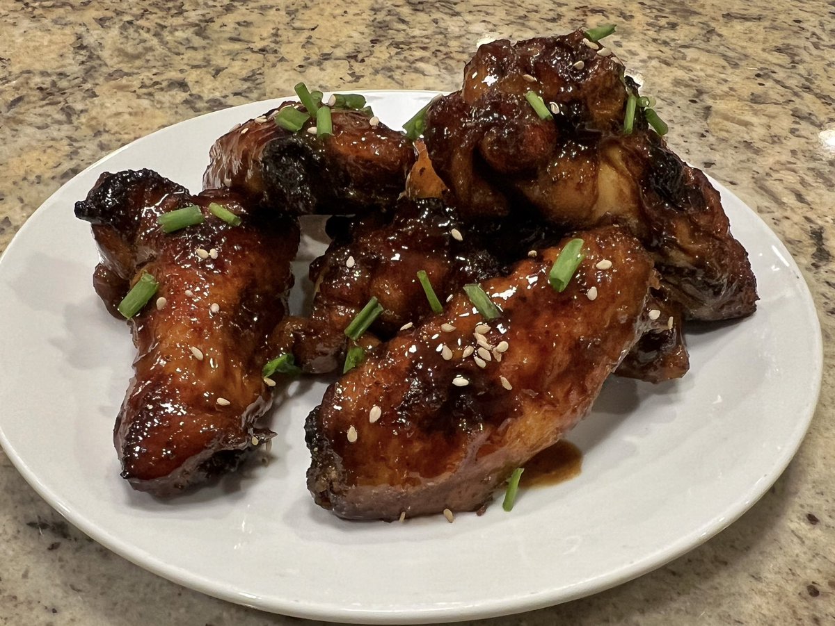 epcotbarcrawl's tweet image. Did a thing tonight. Made some ‘Ohana wings…

#Plating 😜🤓