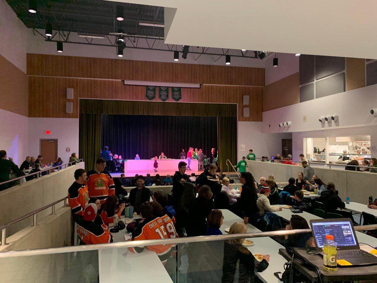 DouniaBakiri1's tweet photo. Un tournoi amical d’improvisation a regroupé les équipes de @LaSourceBarrie, La Pinède @ESRomeoDallaire @CSViamonde et l’école secondaire catholique Franco-Cité de Sturgeon Falls @CSCFrancoNord
Une belle tradition à @ESRomeoDallaire au service de la #constructionidentitaire https://t.co/acTbQV8aOv