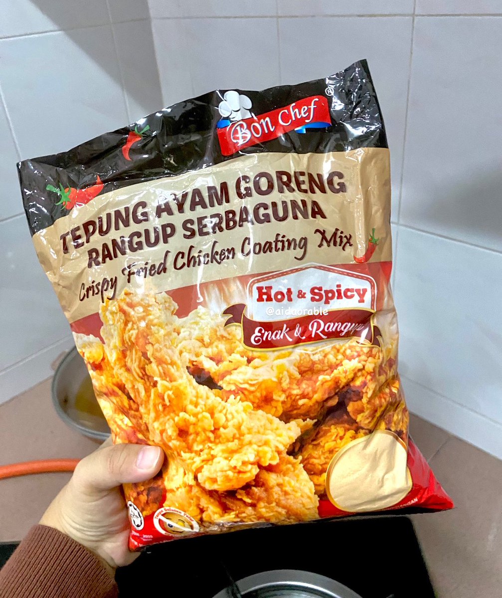 aidaorable's tweet photo. i bukan ex staff mcd tapi i rasa i dah jumpa tepung ayam goreng yang seakan akan rasa mcd punya weh 😭😭😭

korang yang mencintai ayam goreng mcd macam i, pls try thissss &amp; teruskan boikot dengan bahagia!!! https://t.co/UGbnjldNvF