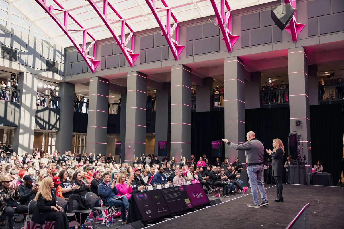JonFreier's tweet image. After a tough 24 hours in Kansas City, it was uplifting to be able to spend time with our @TMobile community and support one another today. Big thank you to our incredible Kansas and Missouri based teams. ❤️