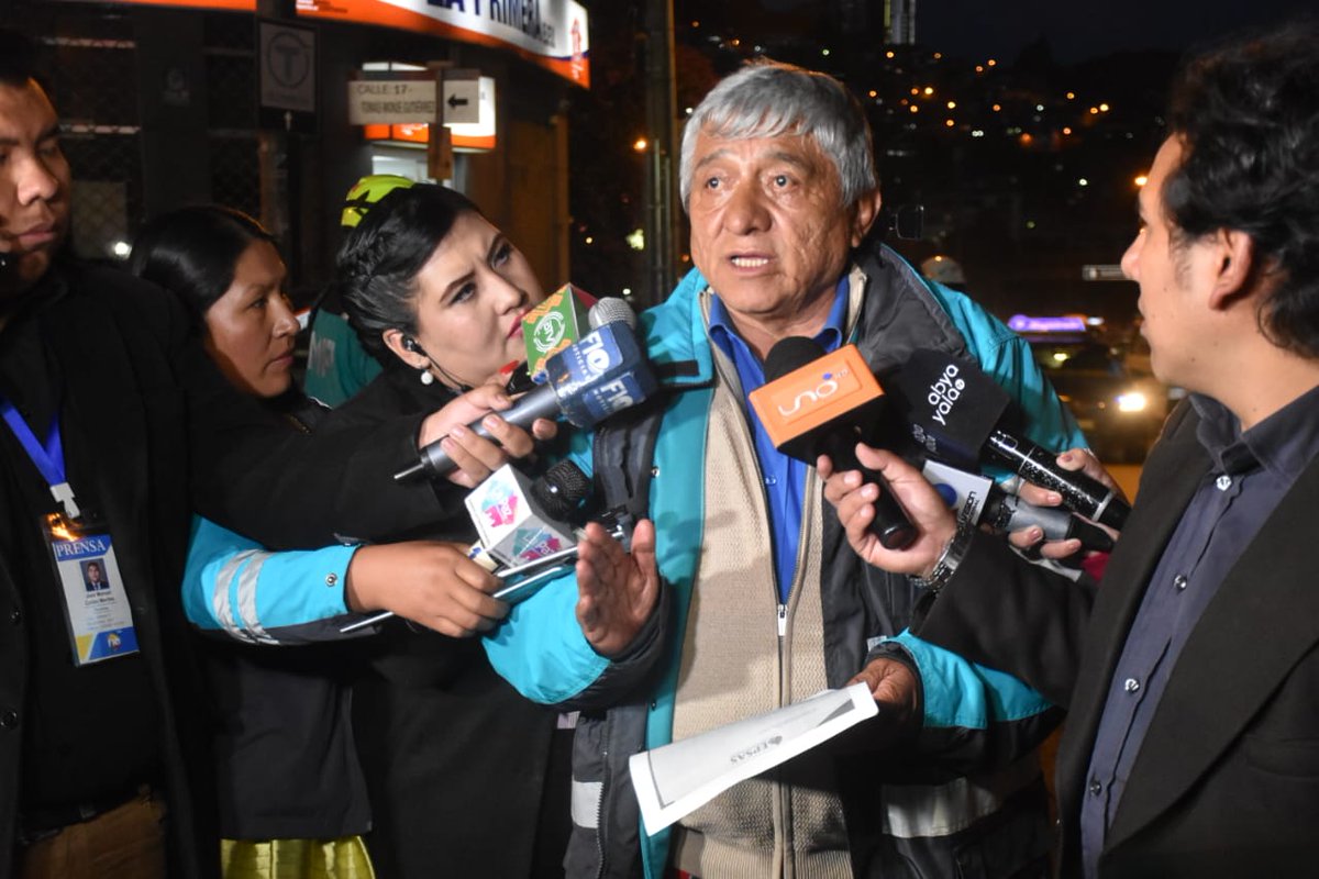 AMUN_Noticias's tweet image. Ante una carta de #Epsas en la que anuncia posibles rebalses en las represas de Hampaturi e Incachaca, el alcalde  Iván Arias, informó que tomarán previsiones e irán a las comunidades cercanas con técnicos y maquinaria ➡️ acortar.link/ZSIEEG

#AMUN 
#EmergenciasPorLluvias