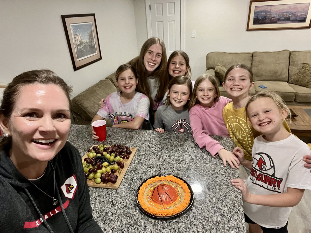 mamiesutphin's tweet photo. Caitlin Clark Watch Party
#Hawkeyes #pilotpress https://t.co/HH3eWH7as8