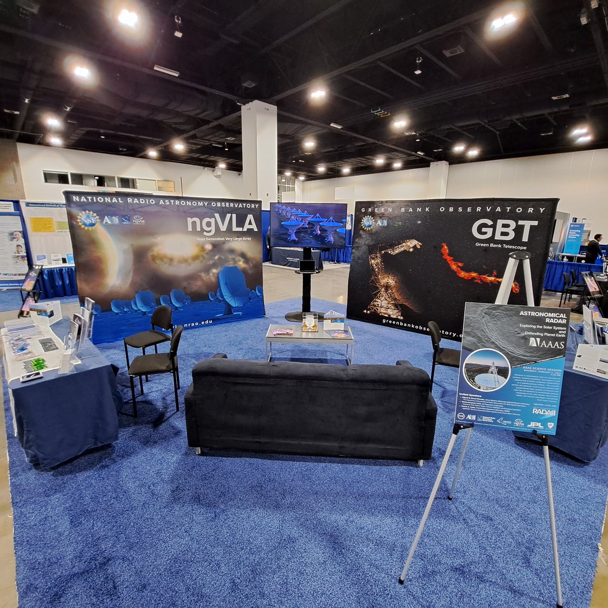 VizAstro's tweet photo. Visit @TheNRAO & @GreenBankObserv at the 2024 #AAASmtg in #Denver
Learn about the #verylargearray, @almaobs , next generation Very Large Array (#ngvla), VLBA, and next generation radar project with the #greenbanktelescope
@DiscoverAUI #astronomy #space #science #planets https://t.co/01QbUg8OTt