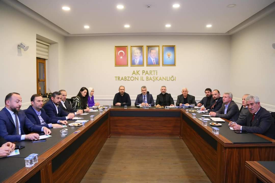 TrabzonAKKadin's tweet photo. 📍AK Parti Trabzon
İl Başk.Sezgin Mumcu riyasetinde gerçekleştirilen 31 Mart Yerel Seçimlerine hazırlık ve Cumhurbaşkanımızın Trabzon Ziyareti konulu toplantıya İl Kadın Kol. Başk.Ayfer Cihan,İl Gençlik Kol. Başk.Mahmut Çavuş,SKM Sor. ve İlçe Başk.katılımları ile istişare edildi. https://t.co/gWVjjLaIMA